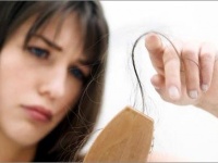 Как вылечить выпадение волос у женщин