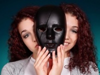 Жизнь на качелях: как распознать биполярное расстройство и научиться им управлять